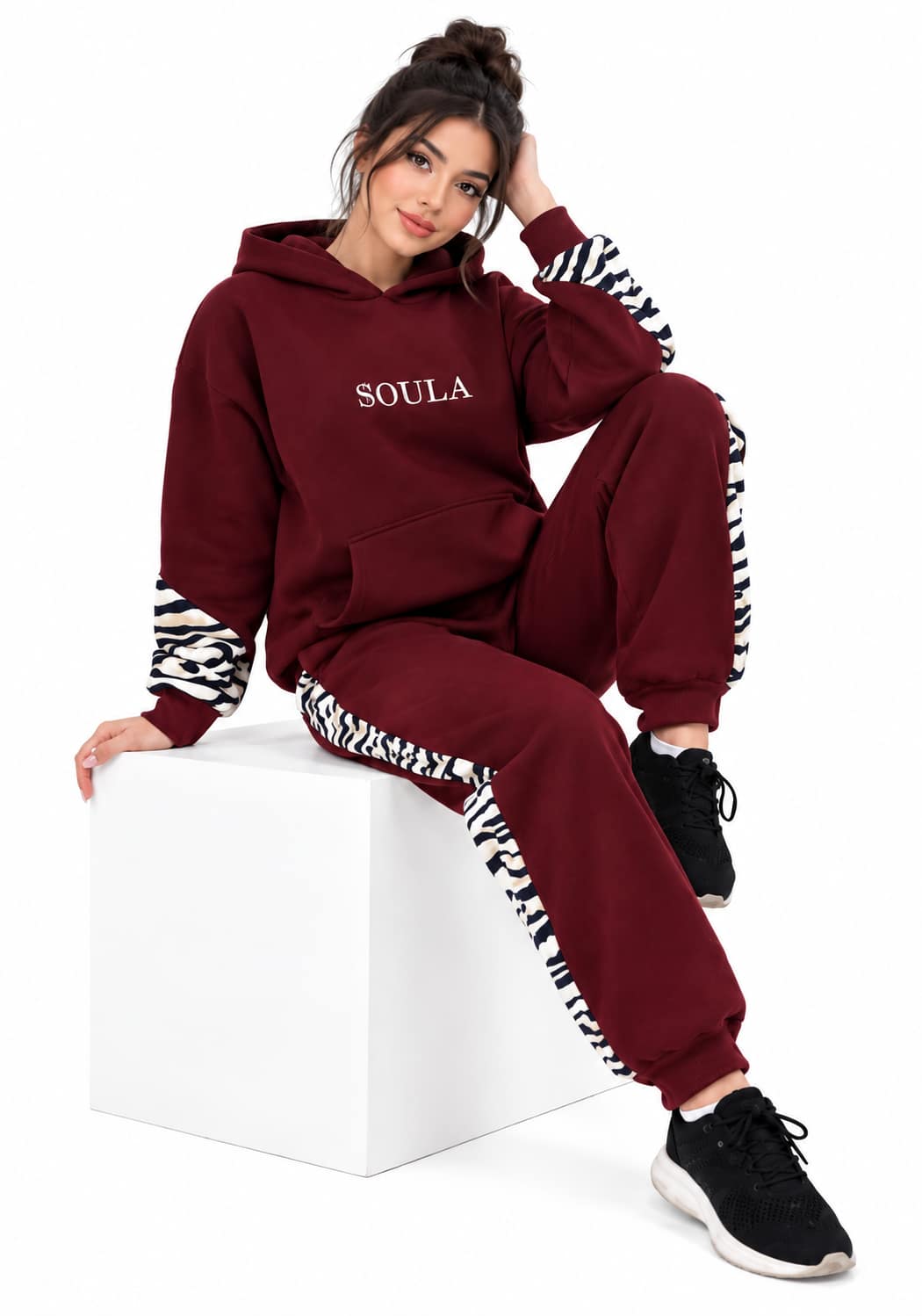 cd080938-71d9-4ef1-ba9c-68581f409f80 بيجاما فليس نسائية Soula – هودي بطبعة تايغر - الصورة 1