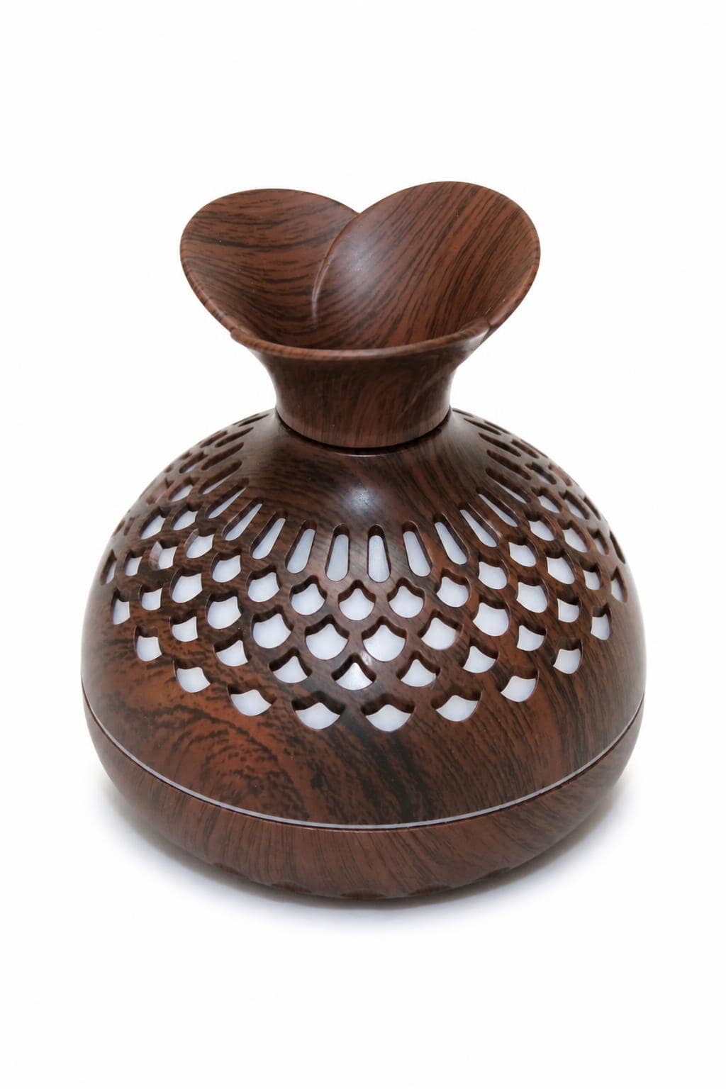 b2d21c32-929a-4e0b-9012-69ca384ad339.jpg مبخرة عطرية فازة خشبية مثقبة موديل 2492236 - الصورة 1