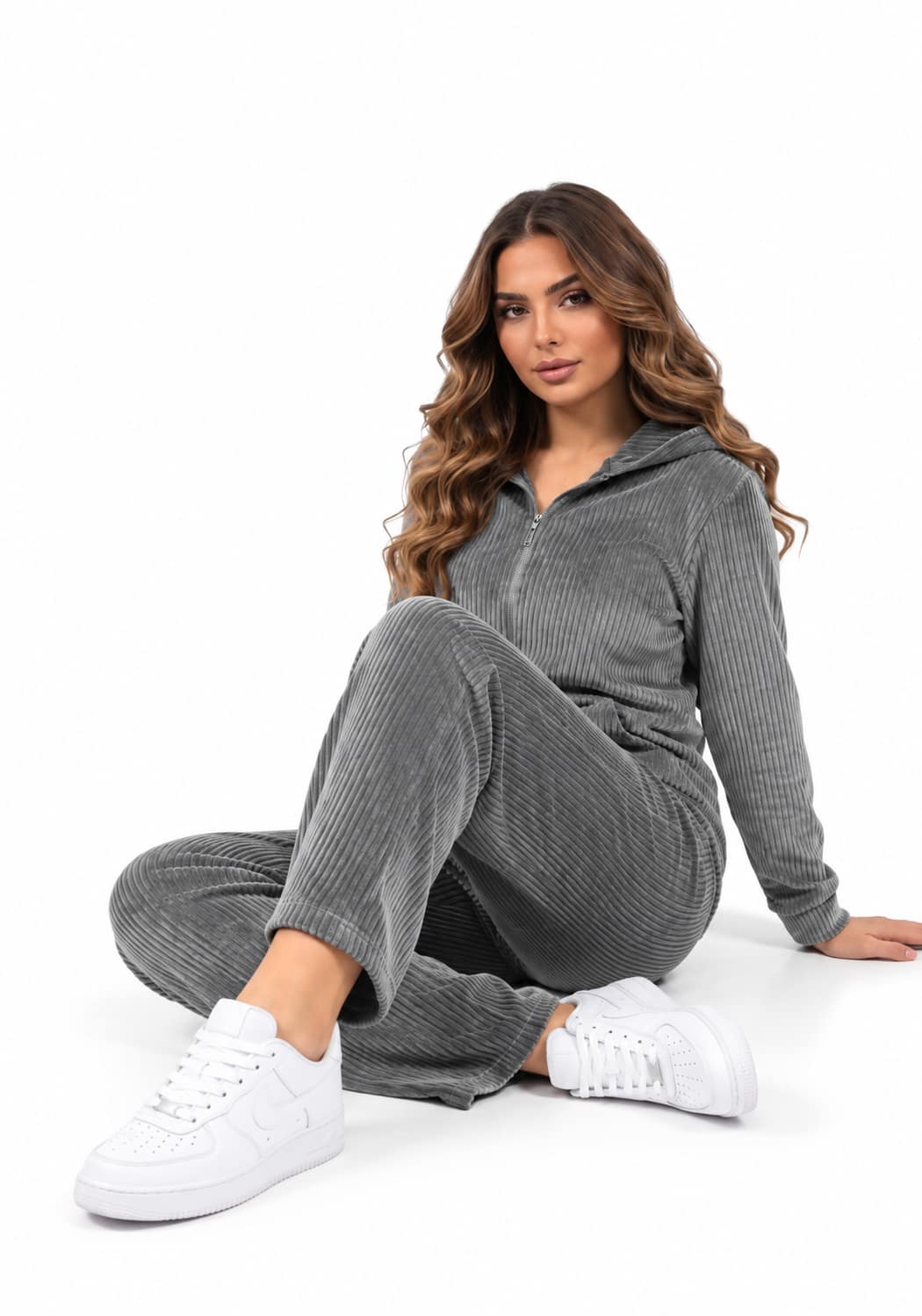 141f6e7e-24b9-4f9c-b611-85e8c20e9ec1 بيجاما مخمل مقلم Soula – طقم مريح بقصة أنيقة - الصورة 1