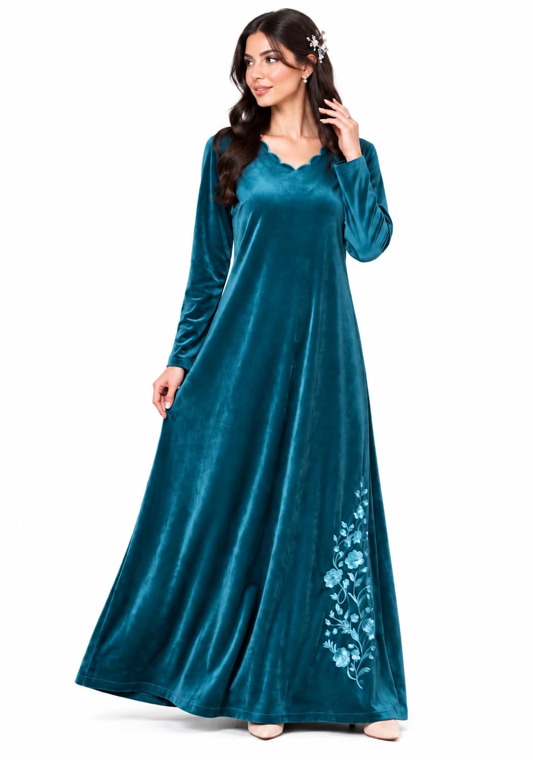 ede1673f-9874-4deb-aab9-38e55b77c5fc جلابية مخمل مطرزة Soula – تصميم طويل أنيق بقصة انسيابية - الصورة 1